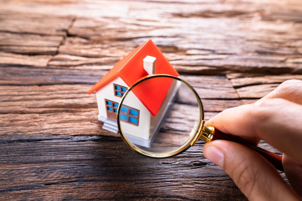 Real Estate Broker Helping Buyers In Greater Montreal